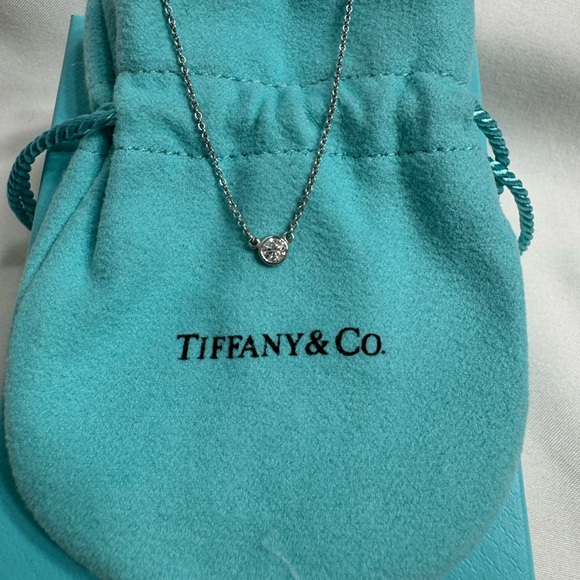 Elsa Peretti®
Diamonds by the Yard® Single Diamond Pendant - Picture 2 of 4